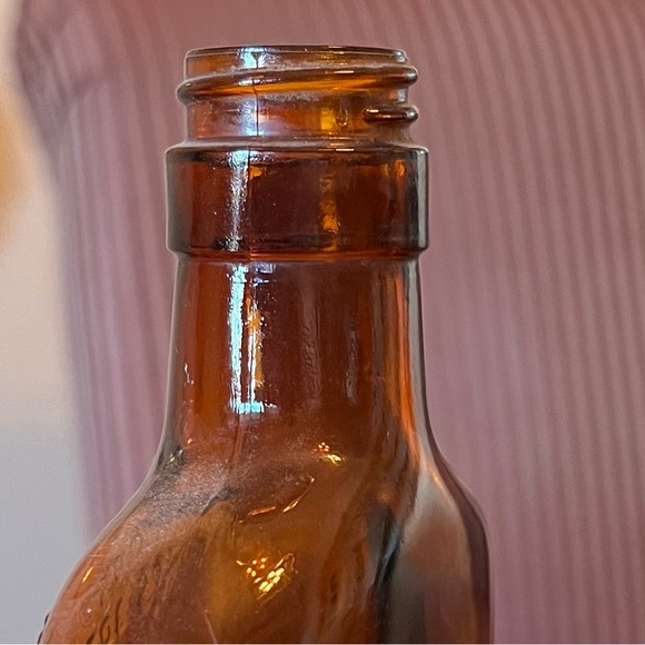 Vintage, embossed amber brown Philadelphia half pint bottle - Picture 5 of 5